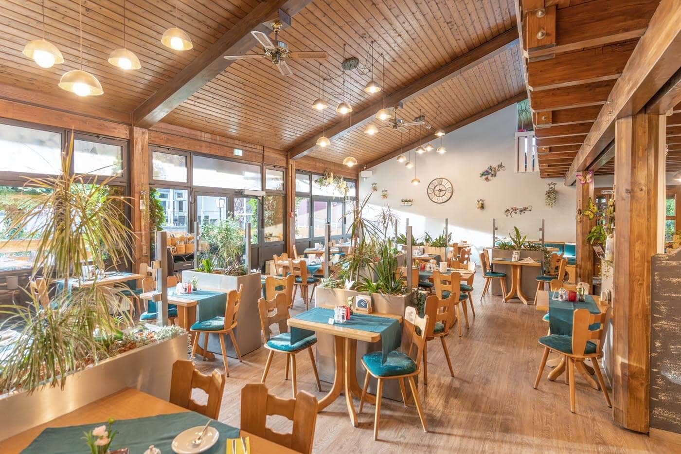 Gastraum Frühstück Hotel Oberhof Der Gastraum des Hotel Thüringenschanze Oberhof zur Frühstückszeit.