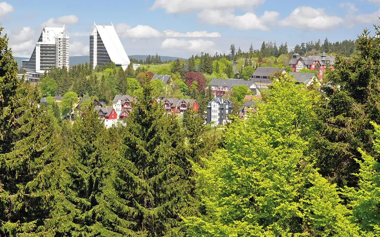 Sommerurlaub in Oberhof. Blick auf den Ort